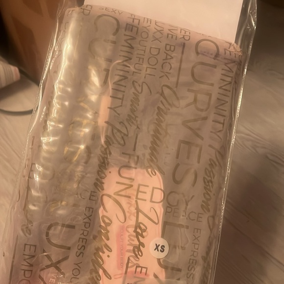 Luxx Curves Waist Trainer - Picture 3 of 3